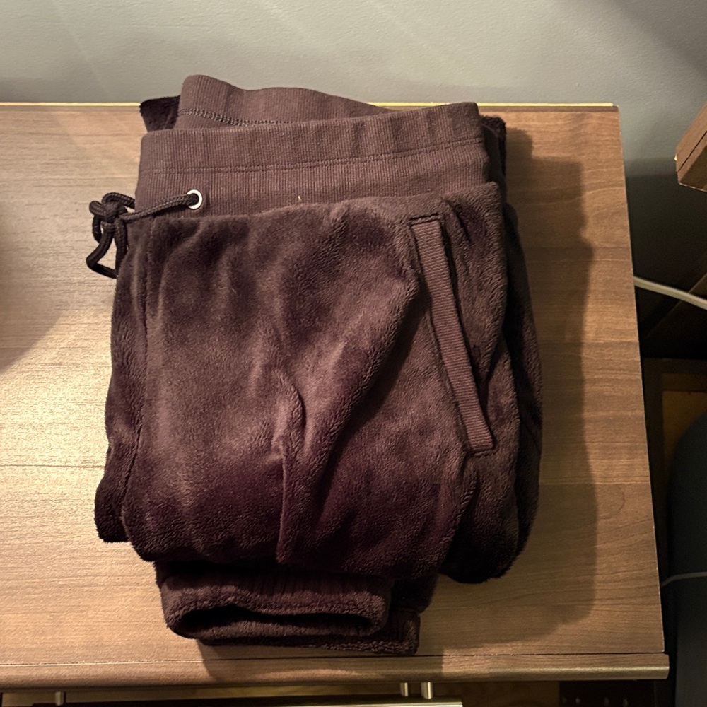Woman’s Black Fleece Joggers